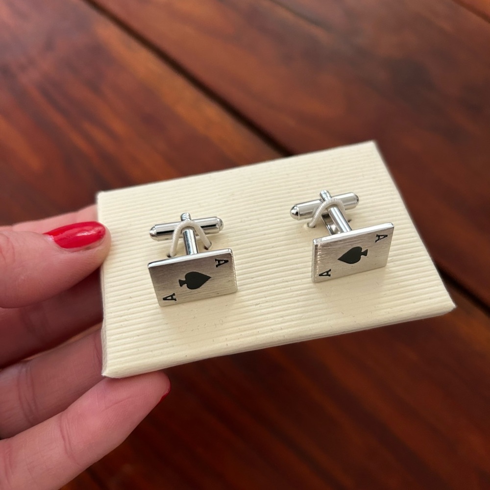 Spade cuff links